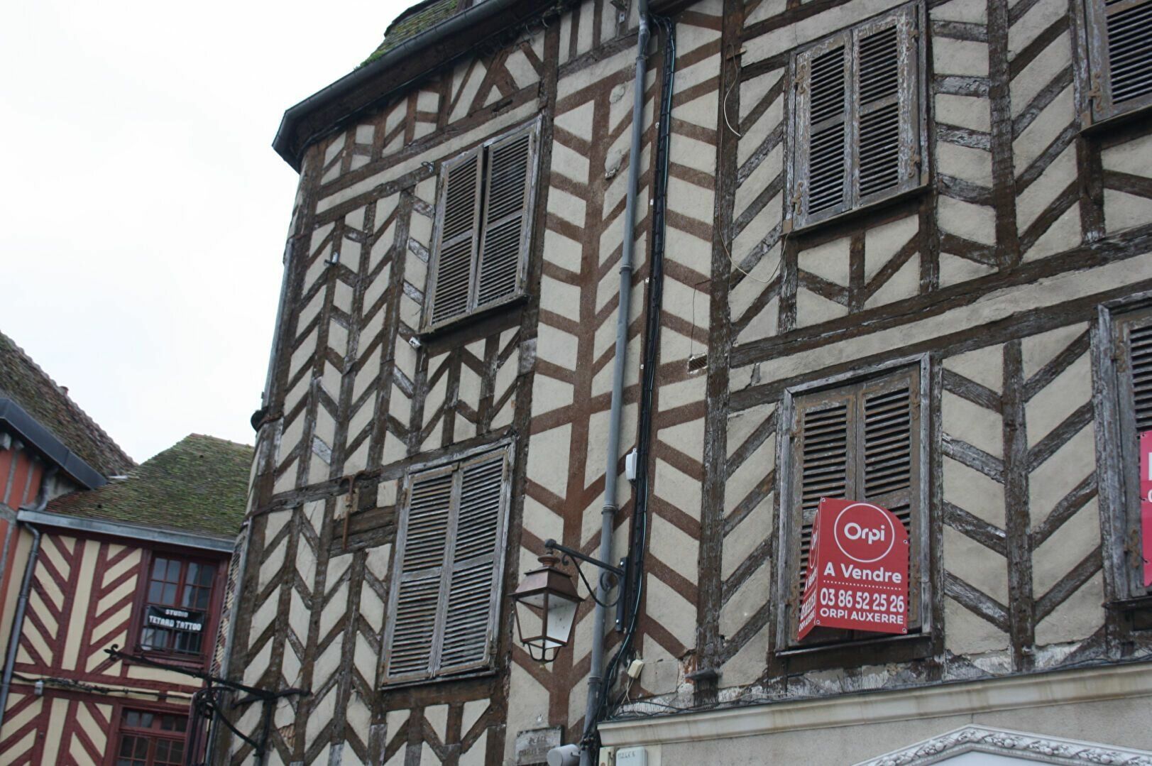 Immeuble à vendre 1 340m2 à Auxerre vignette-2