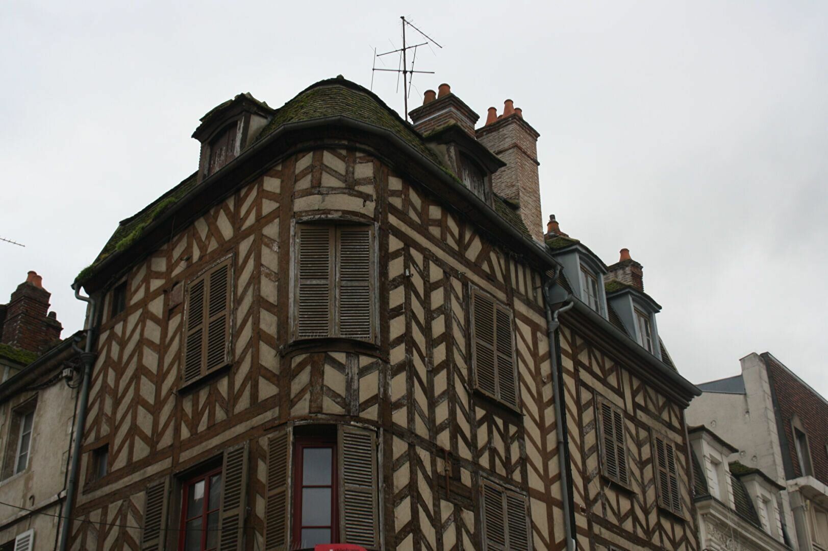 Immeuble à vendre 1 340m2 à Auxerre vignette-1