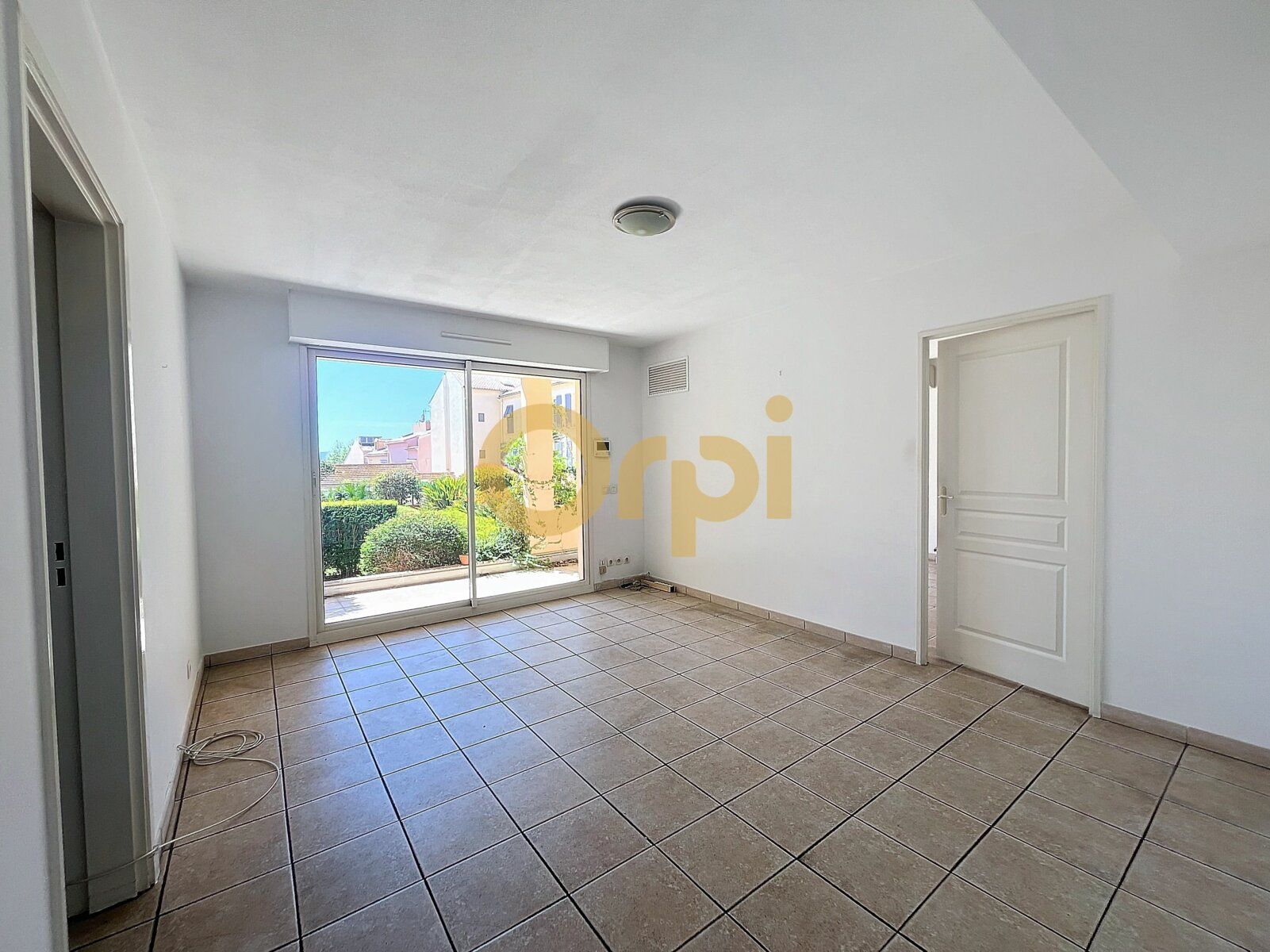 Appartement à vendre 4 81m2 à Sainte-Maxime vignette-2