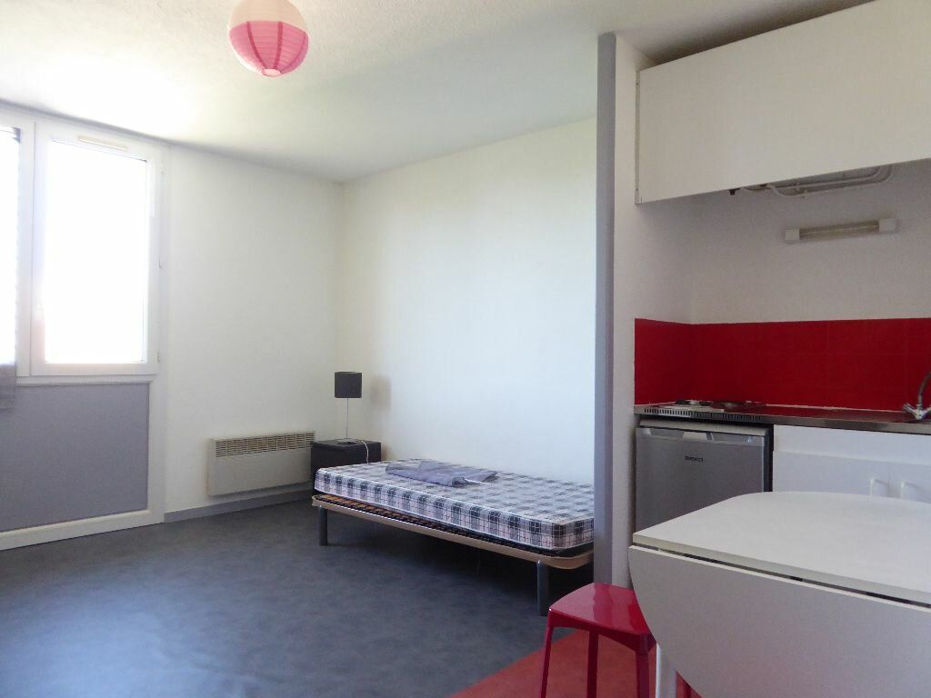 Appartement à louer 1 m2 à Limoges vignette-1