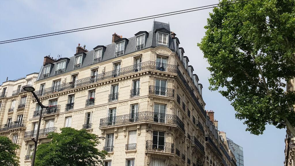 Appartement à louer 4 87.2m2 à Paris 15 vignette-1
