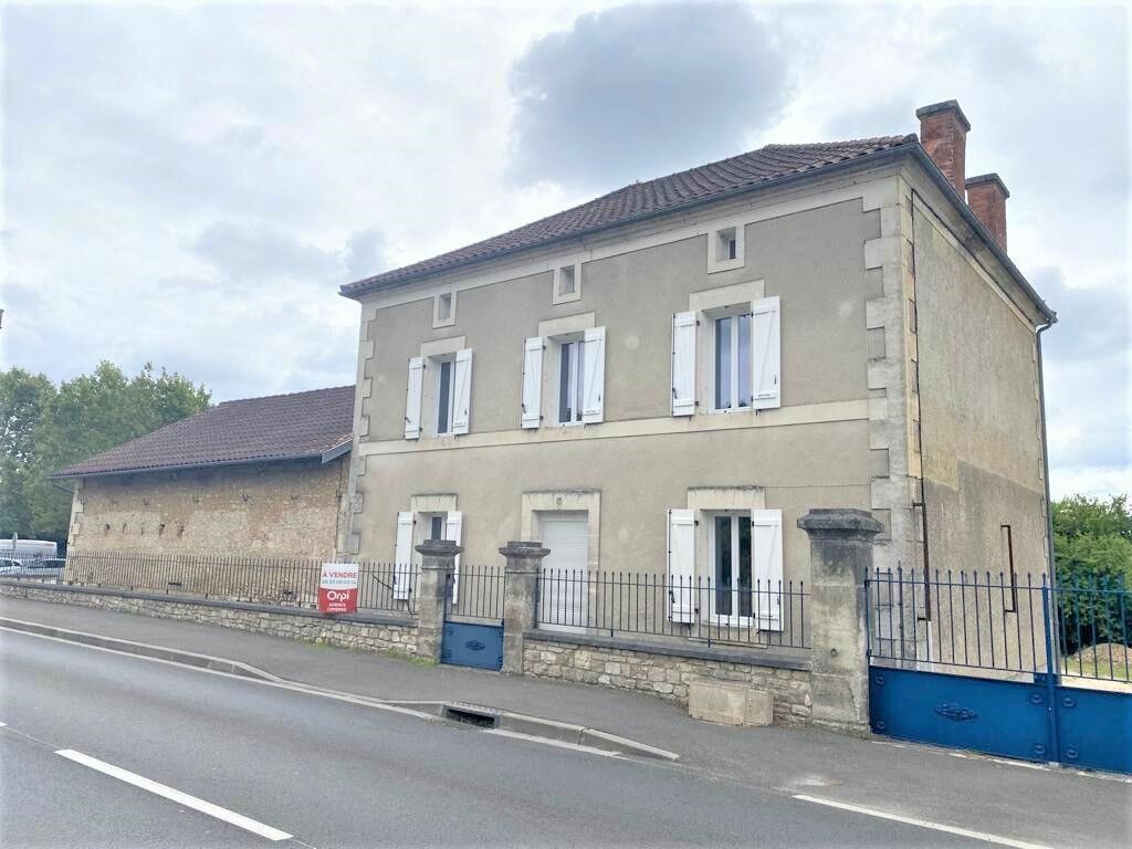 Maison à vendre 1 240m2 à Antonne-et-Trigonant vignette-1