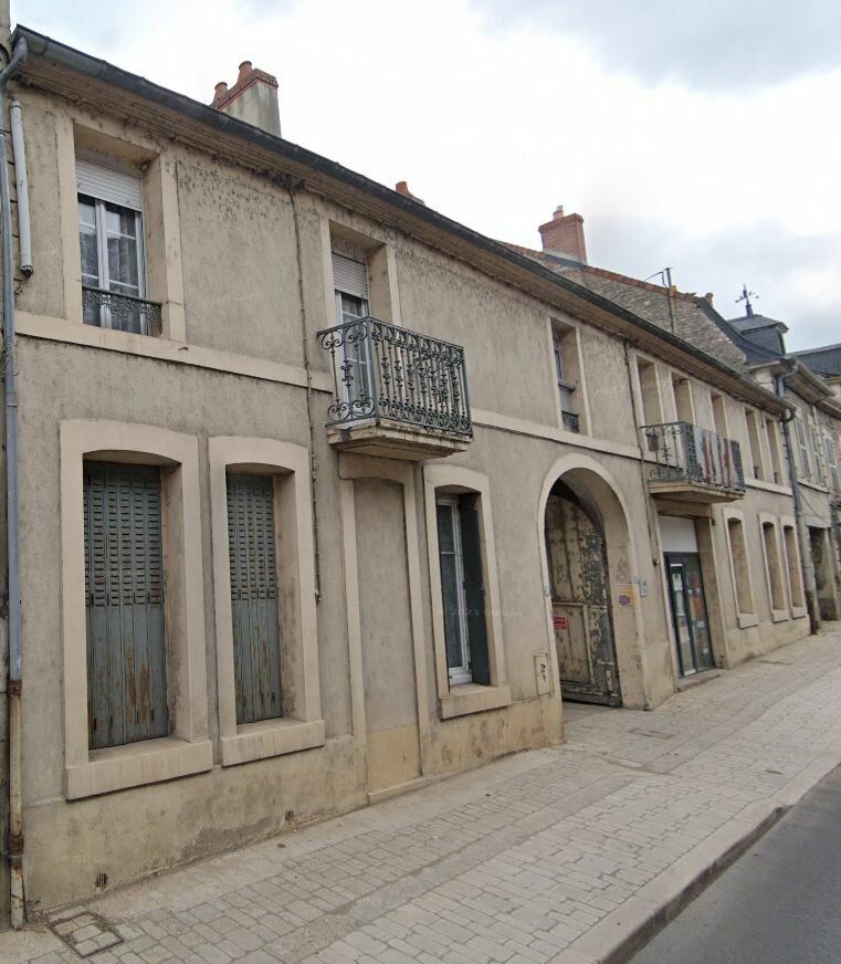 Immeuble à vendre 2 m2 à La Charité-sur-Loire vignette-1