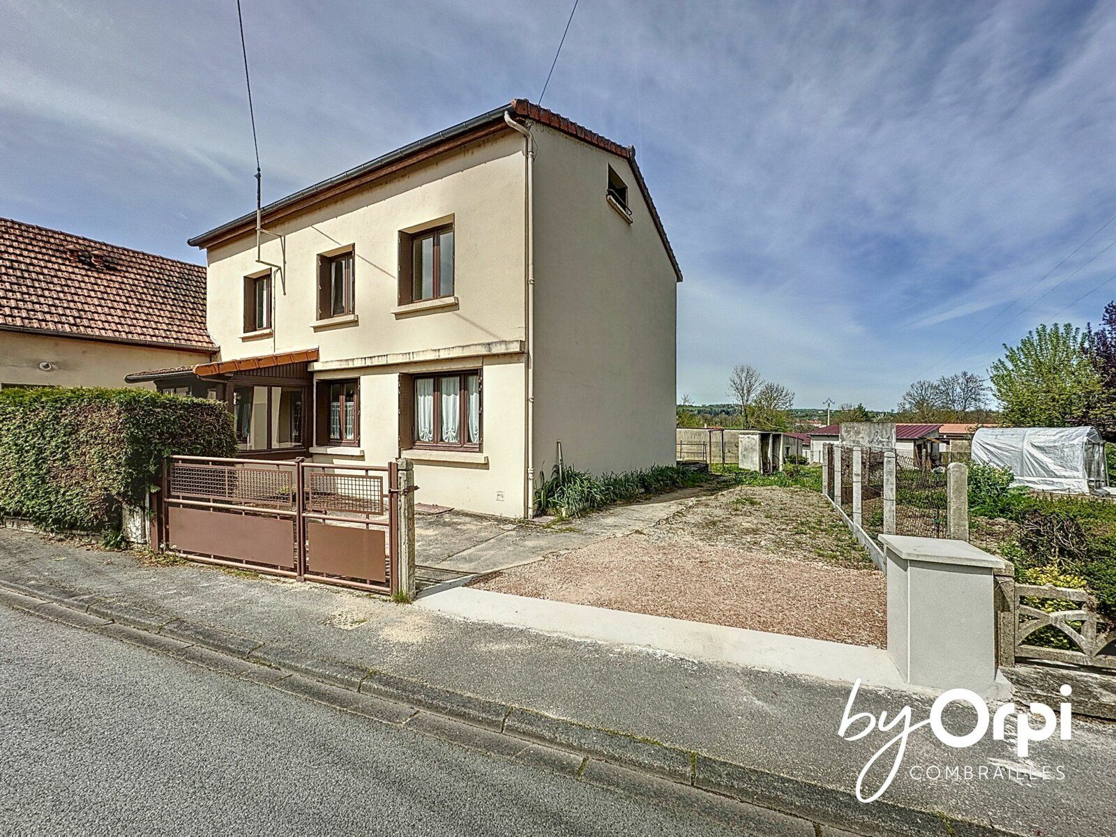 Maison à vendre 7 m2 à Saint-Éloy-les-Mines vignette-1