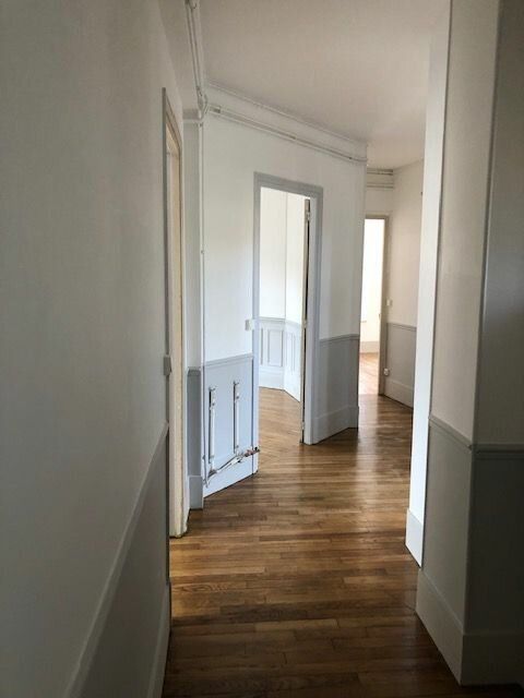 Appartement à louer 2 m2 à Château-Thierry vignette-5