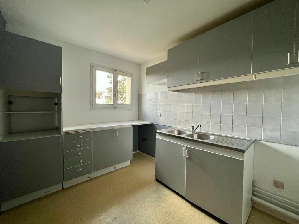 Appartement à vendre 3 m2 à Le Plessis-Trévise vignette-3