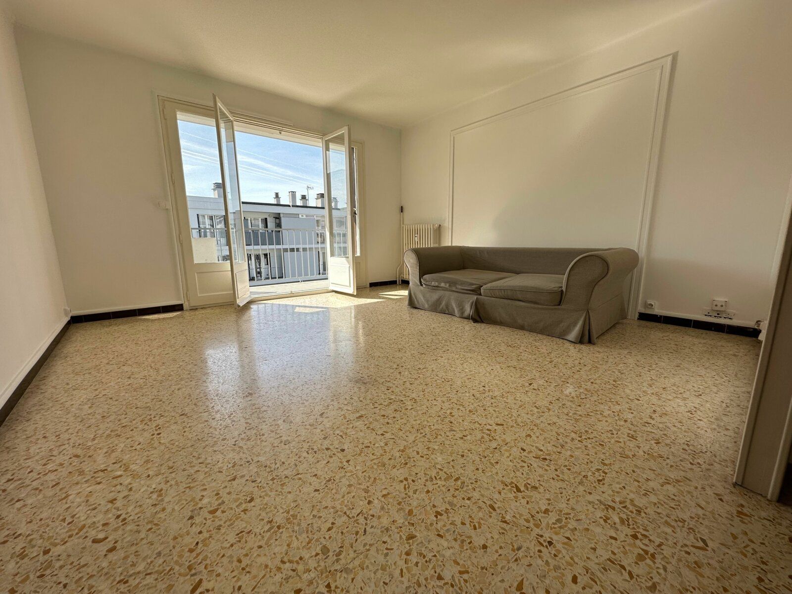 Appartement à vendre 3 67.07m2 à Toulon vignette-2