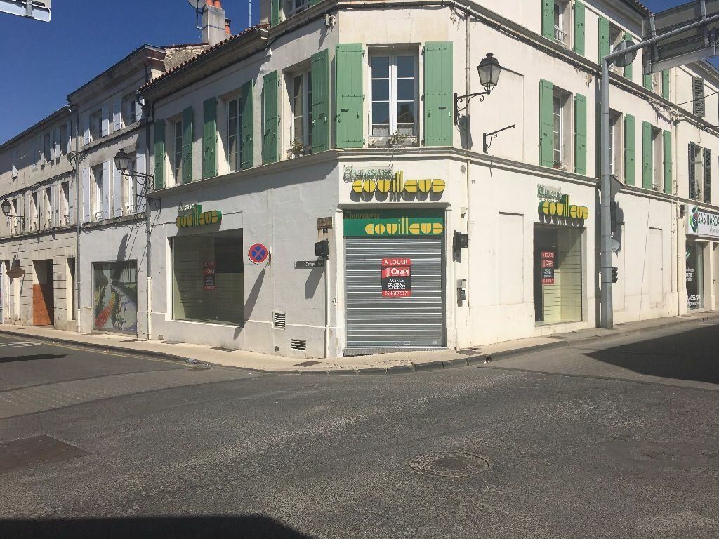 Local commercial à louer  m2 à Surgères vignette-1