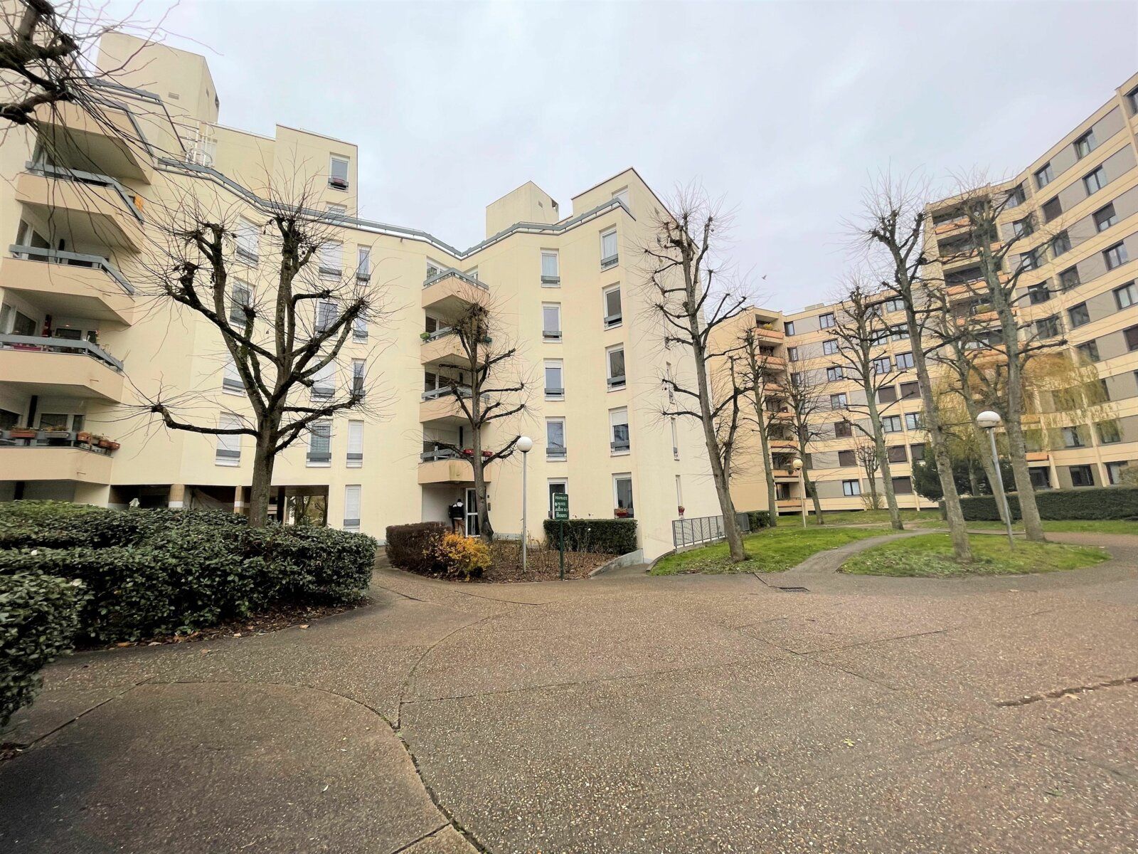 Appartement à louer 3 65.5m2 à Montigny-le-Bretonneux vignette-1