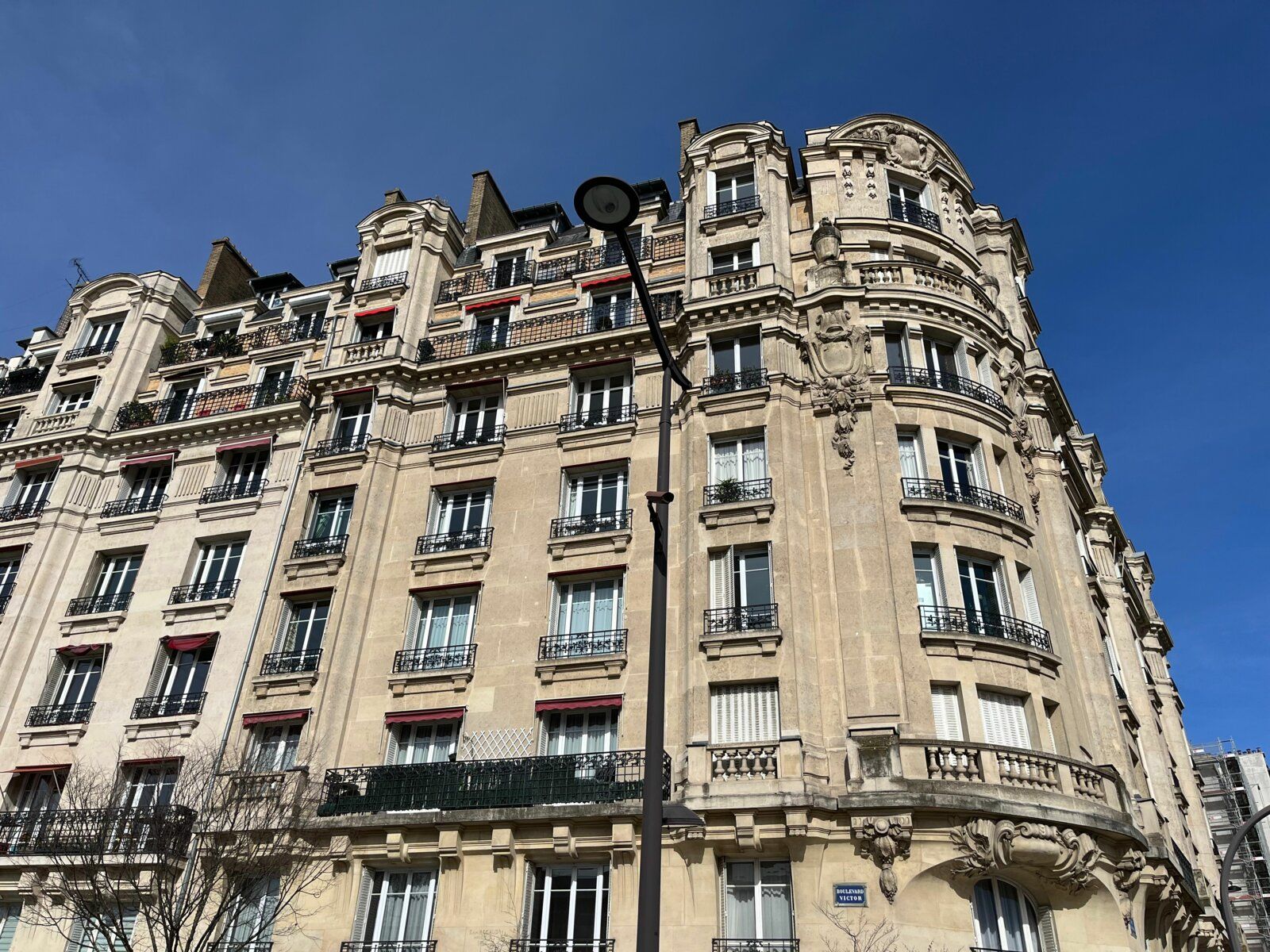 Appartement à vendre 5 103.01m2 à Paris 15 vignette-1