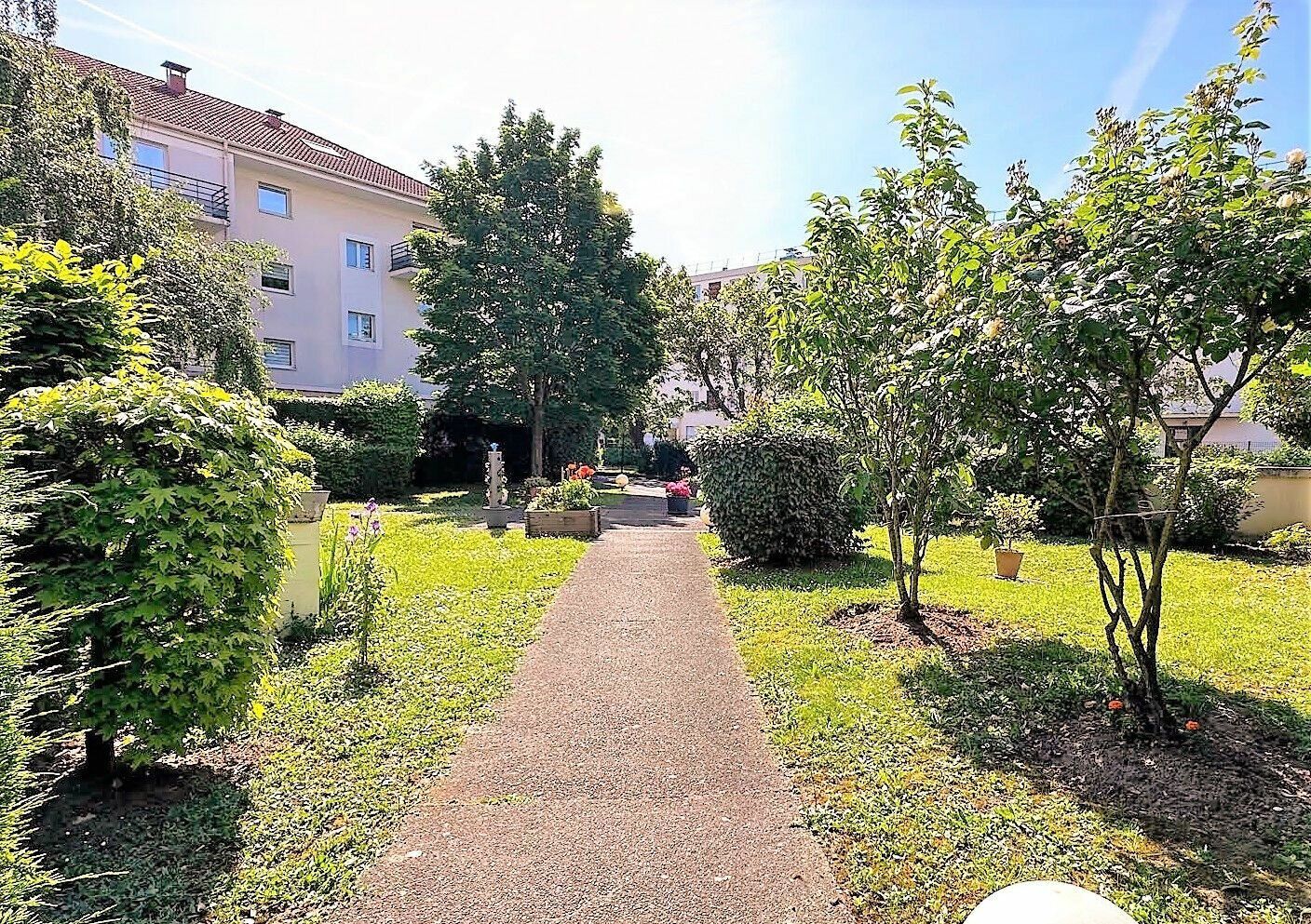 Appartement à vendre 2 47m2 à Neuilly-sur-Marne vignette-2