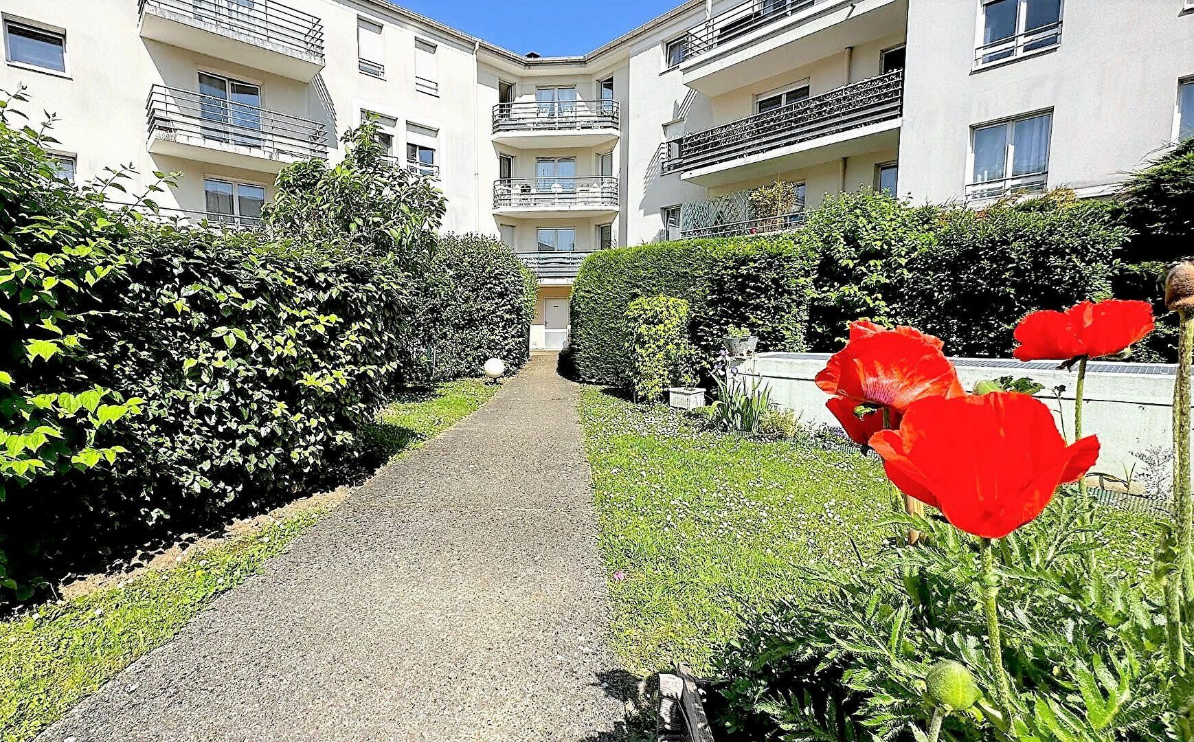 Appartement à vendre 2 47m2 à Neuilly-sur-Marne vignette-1