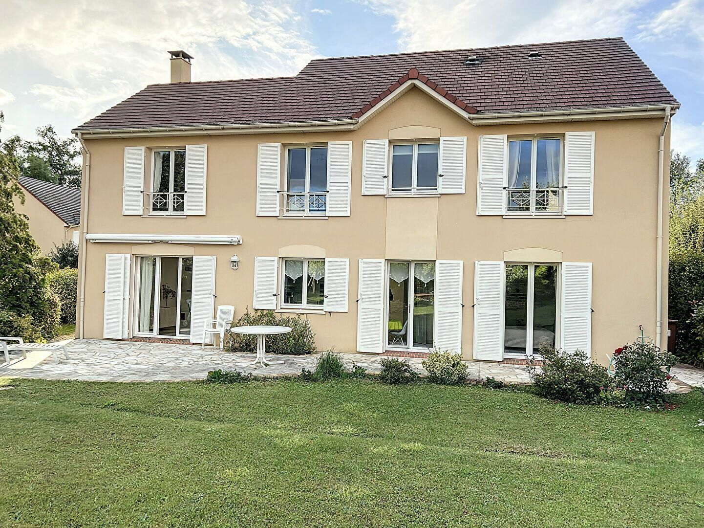 Maison à vendre 6 176.31m2 à Le Mesnil-Saint-Denis vignette-1
