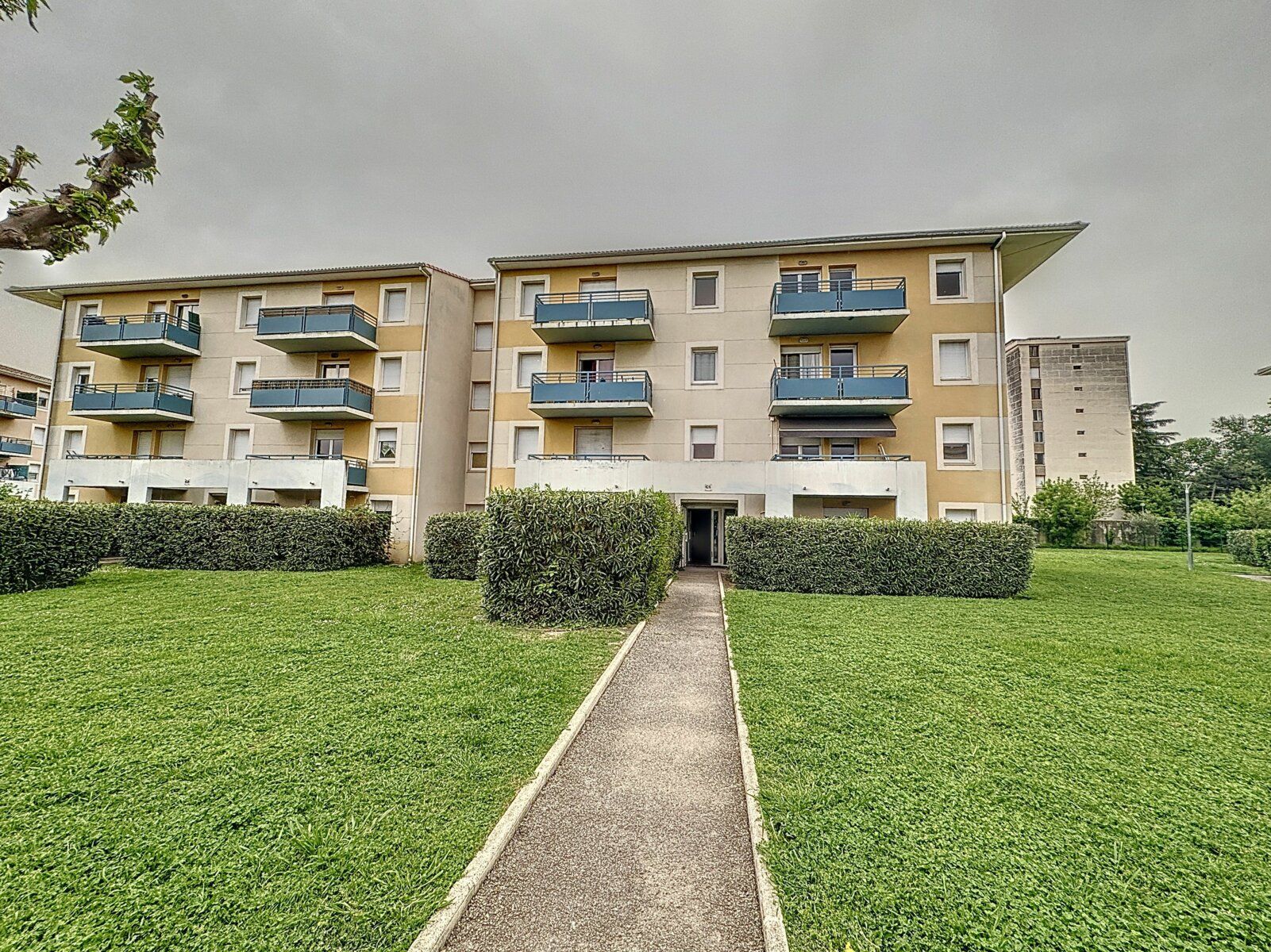 Appartement à vendre 2 51m2 à Avignon vignette-1