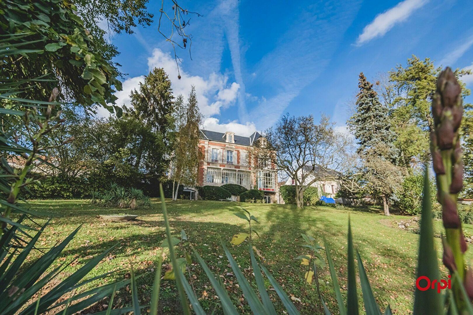 Maison à vendre 11 600m2 à Château-Thierry vignette-1