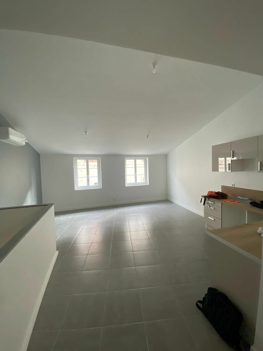 Appartement à louer 3 73.48m2 à Beaucaire vignette-2