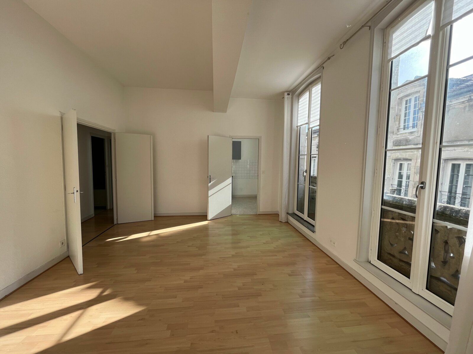 Appartement à vendre 2 62m2 à La Rochelle vignette-2