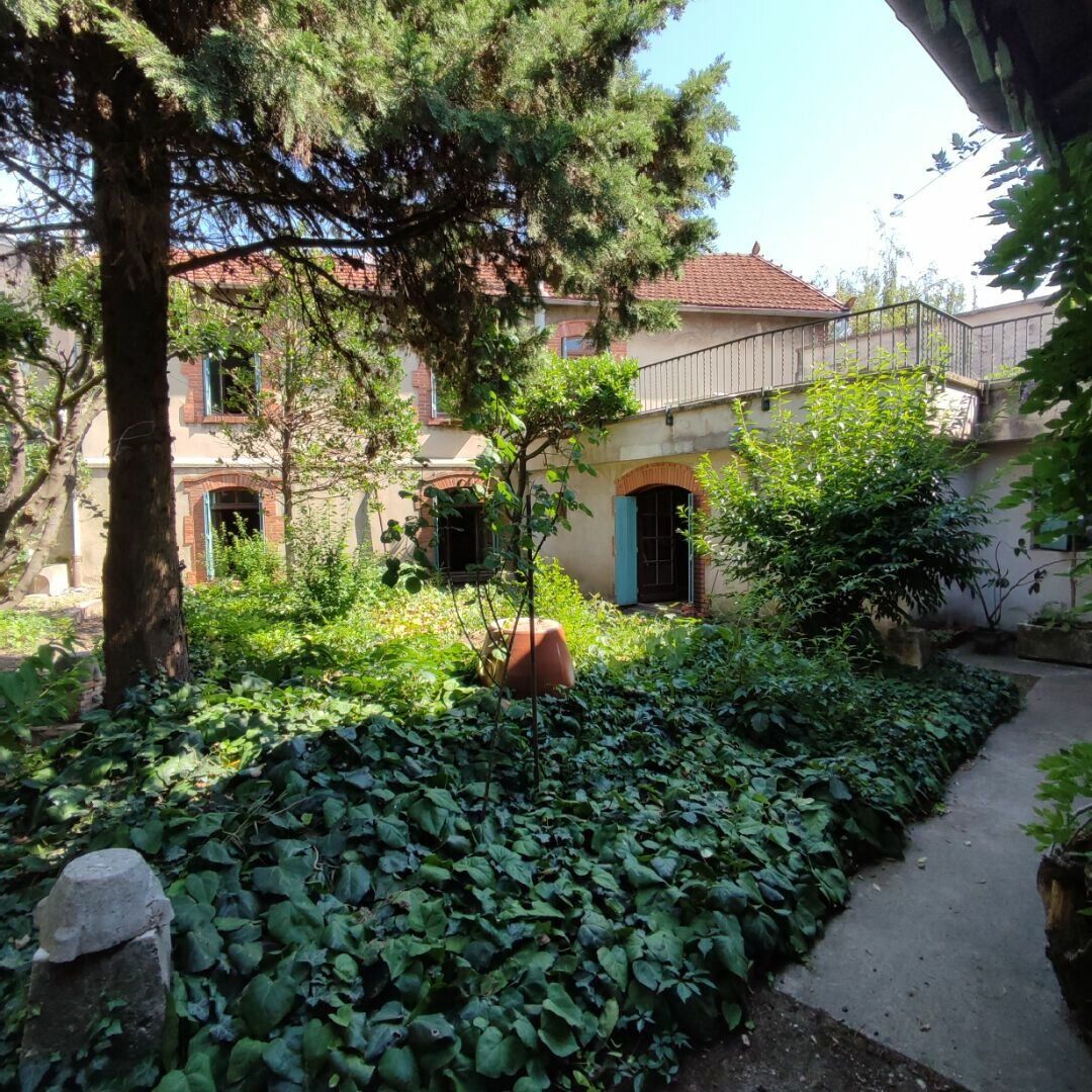 Maison à vendre 7 213m2 à Bourg-en-Bresse vignette-2