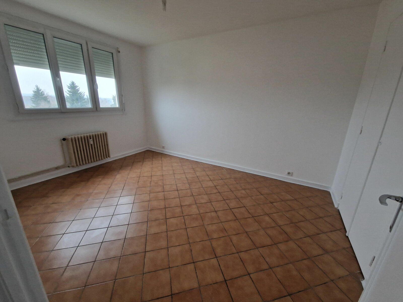 Appartement à vendre 4 85.7m2 à Montceau-les-Mines vignette-4