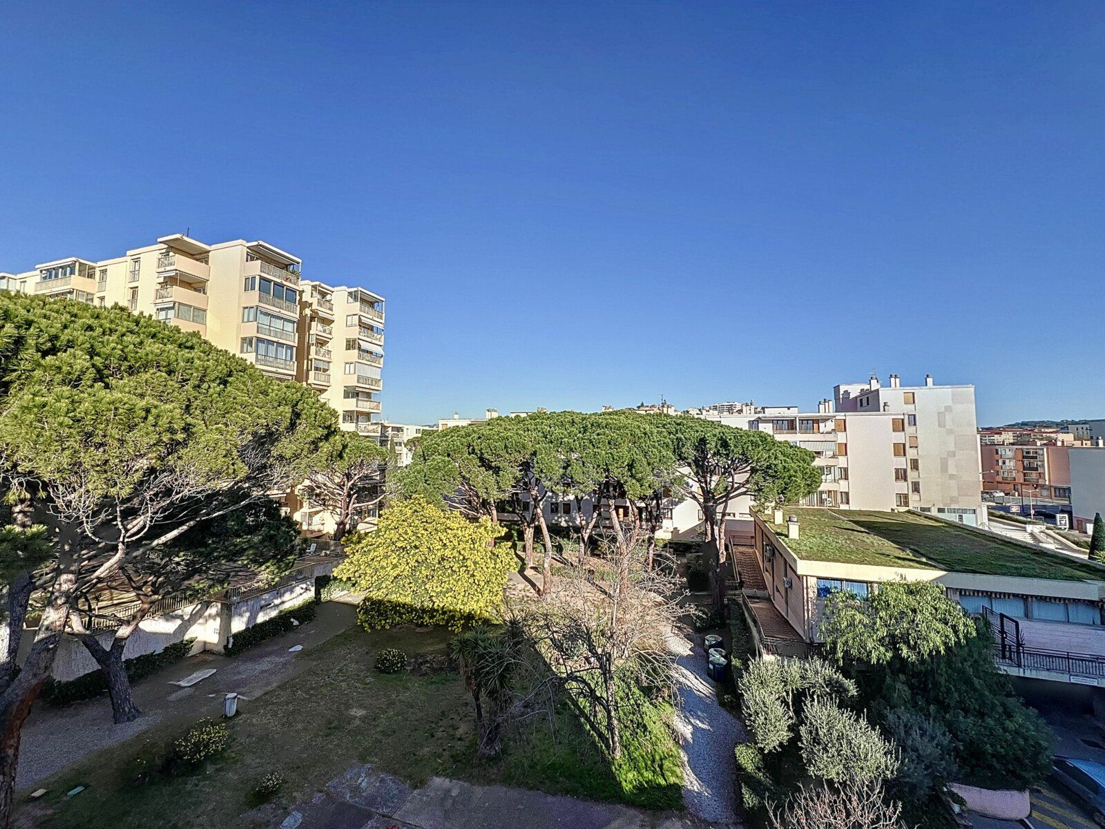 Appartement à vendre 3 68.27m2 à Saint-Raphaël vignette-2