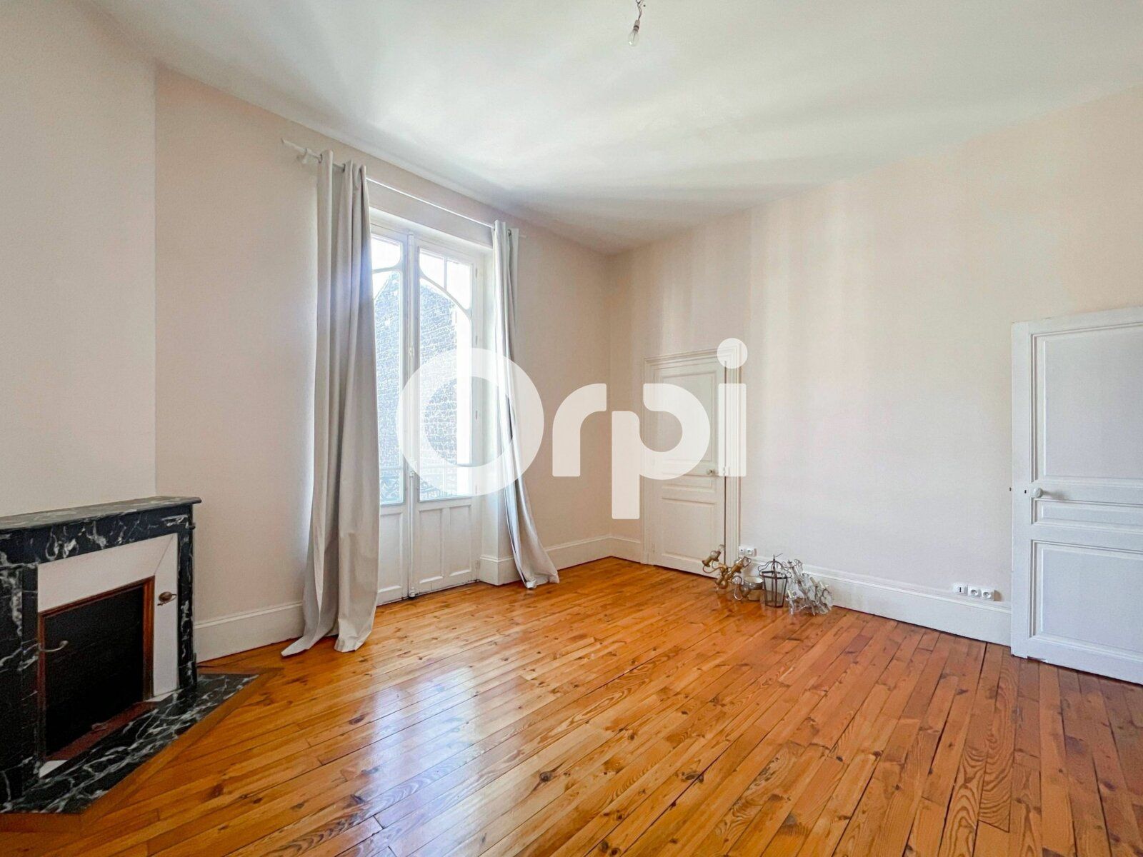 Appartement à vendre 5 158.16m2 à Clermont-Ferrand vignette-6