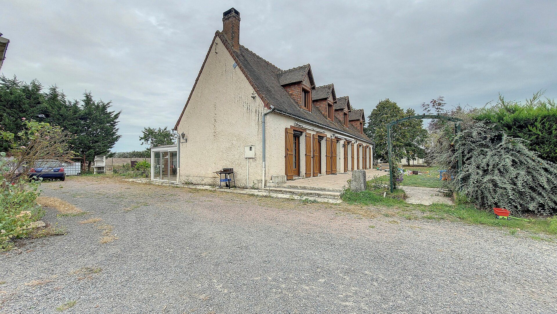 Maison à vendre 4 127m2 à Neuville-sur-Brenne vignette-2
