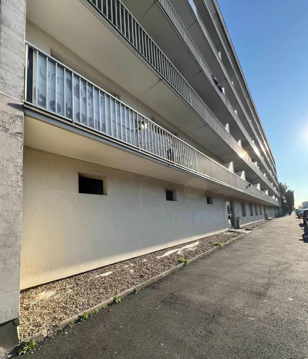 Appartement à vendre 4 m2 à Le Blanc-Mesnil vignette-1