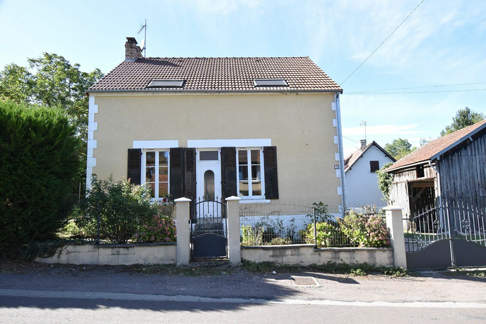 Maison à vendre 4 m2 à Cosne-Cours-sur-Loire vignette-1