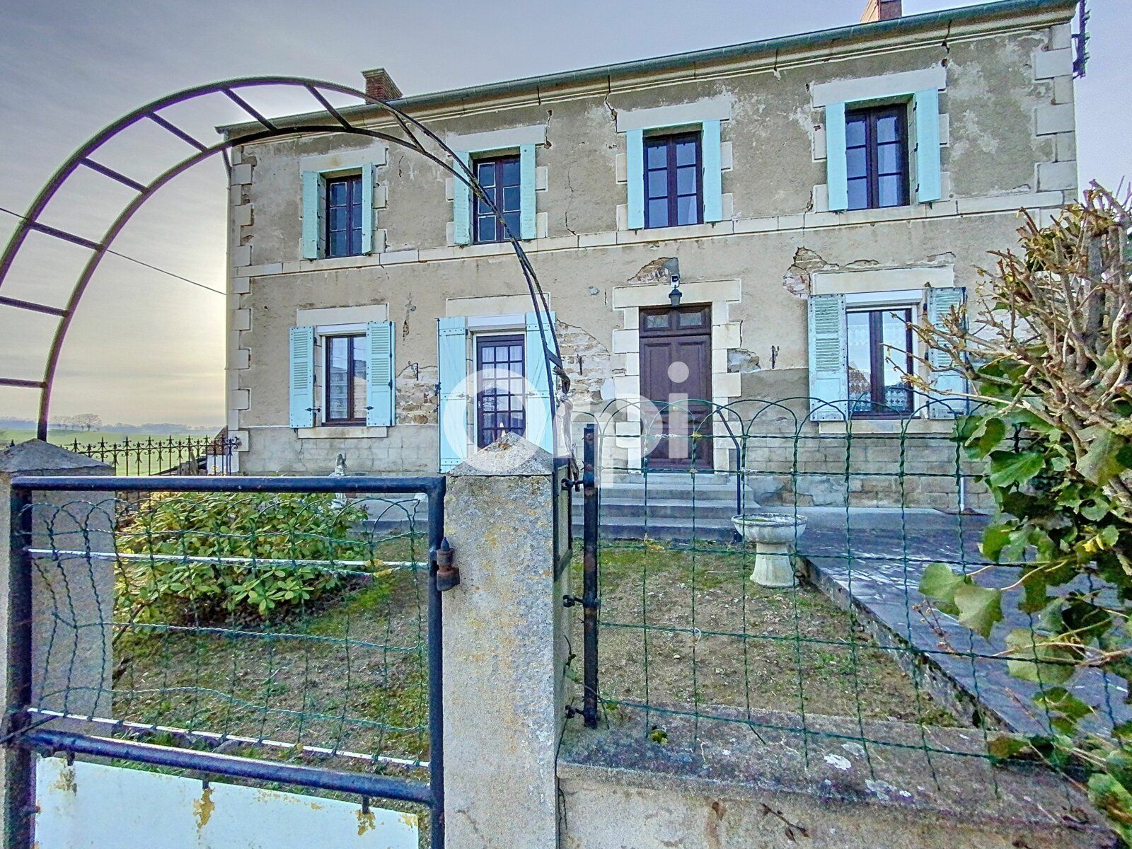 Maison à vendre 5 m2 à Sainte-Thérence vignette-1