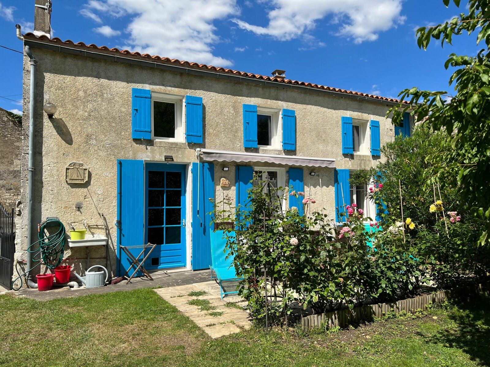 Maison à vendre 4 m2 à Saint-Séverin-sur-Boutonne vignette-1