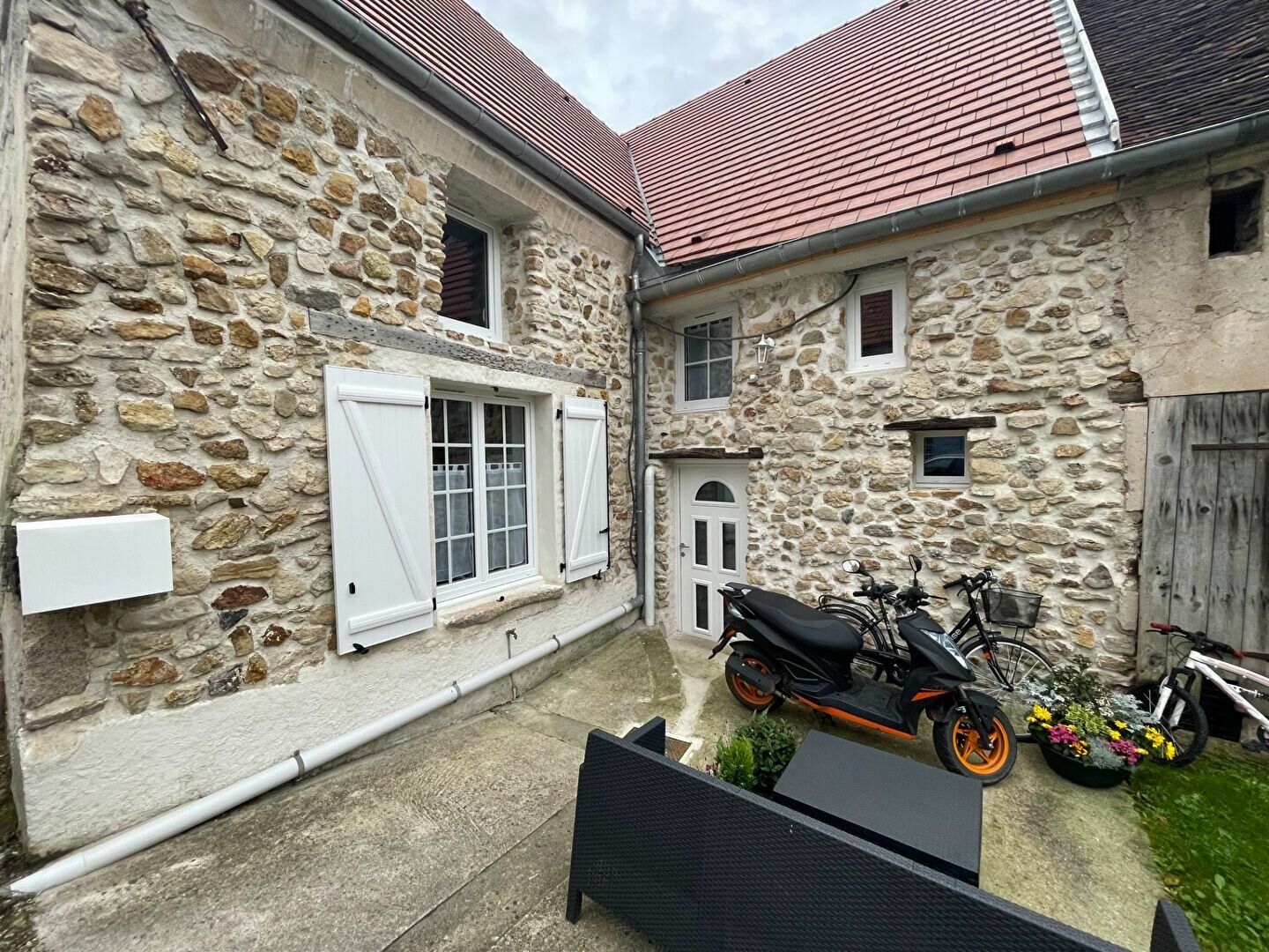 Maison à vendre 2 105m2 à Saâcy-sur-Marne vignette-1