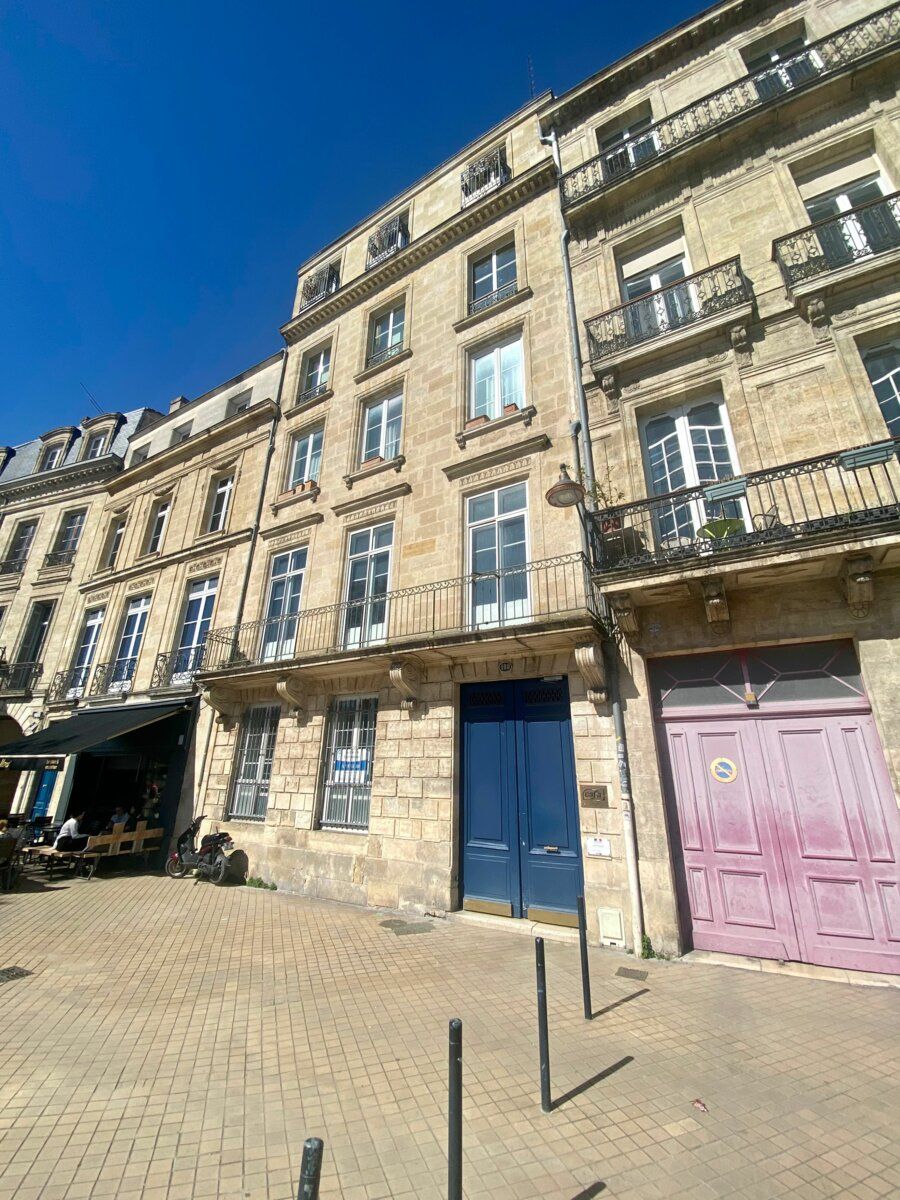 Appartement à vendre 4 82.1m2 à Bordeaux vignette-1