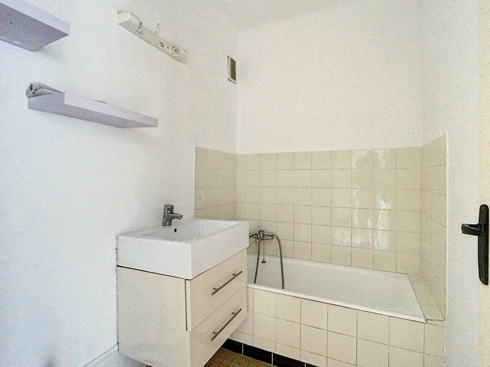 Appartement à vendre 3 56.98m2 à Saint-Raphaël vignette-5