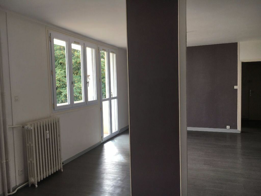 Appartement à louer 4 m2 à Rochefort vignette-4