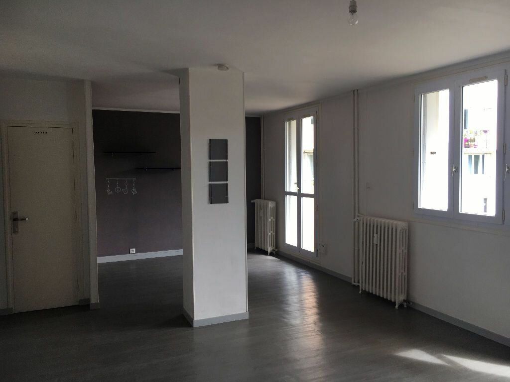 Appartement à louer 4 m2 à Rochefort vignette-3