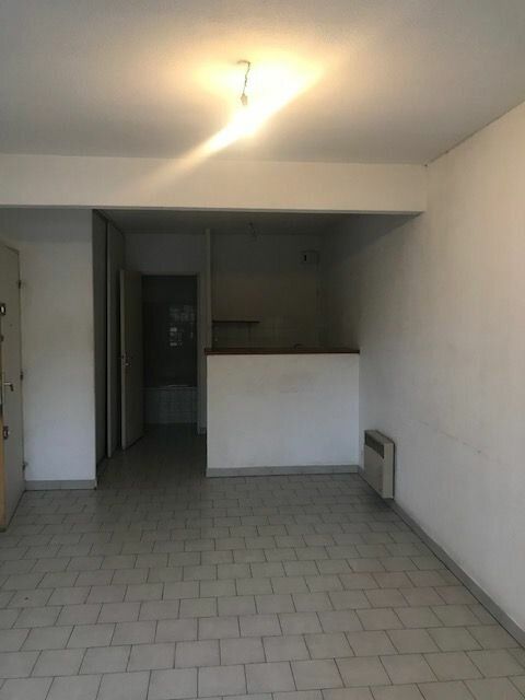 Appartement à louer 1 28m2 à Nîmes vignette-2