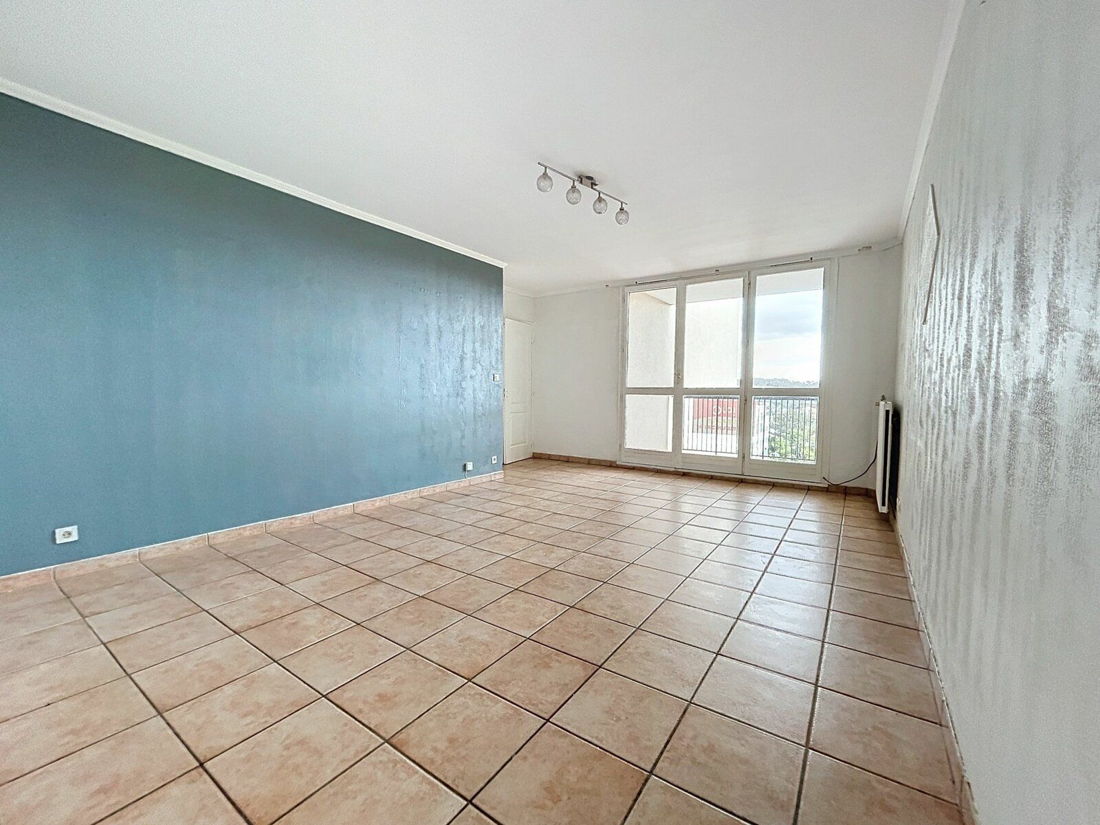 Appartement à vendre 4 80m2 à Saint-Raphaël vignette-1