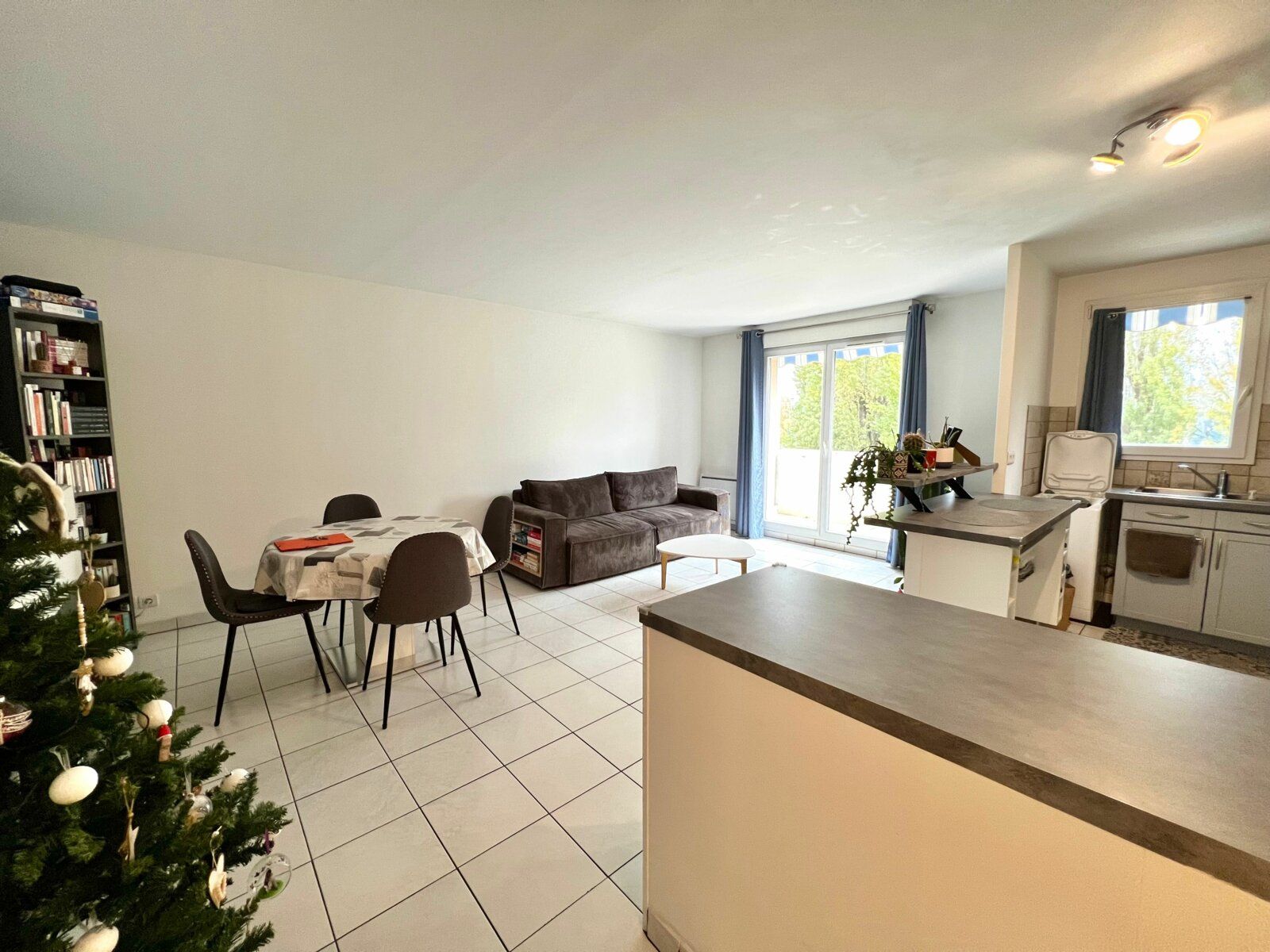 Appartement à vendre 4 80.69m2 à Neuilly-sur-Marne vignette-1