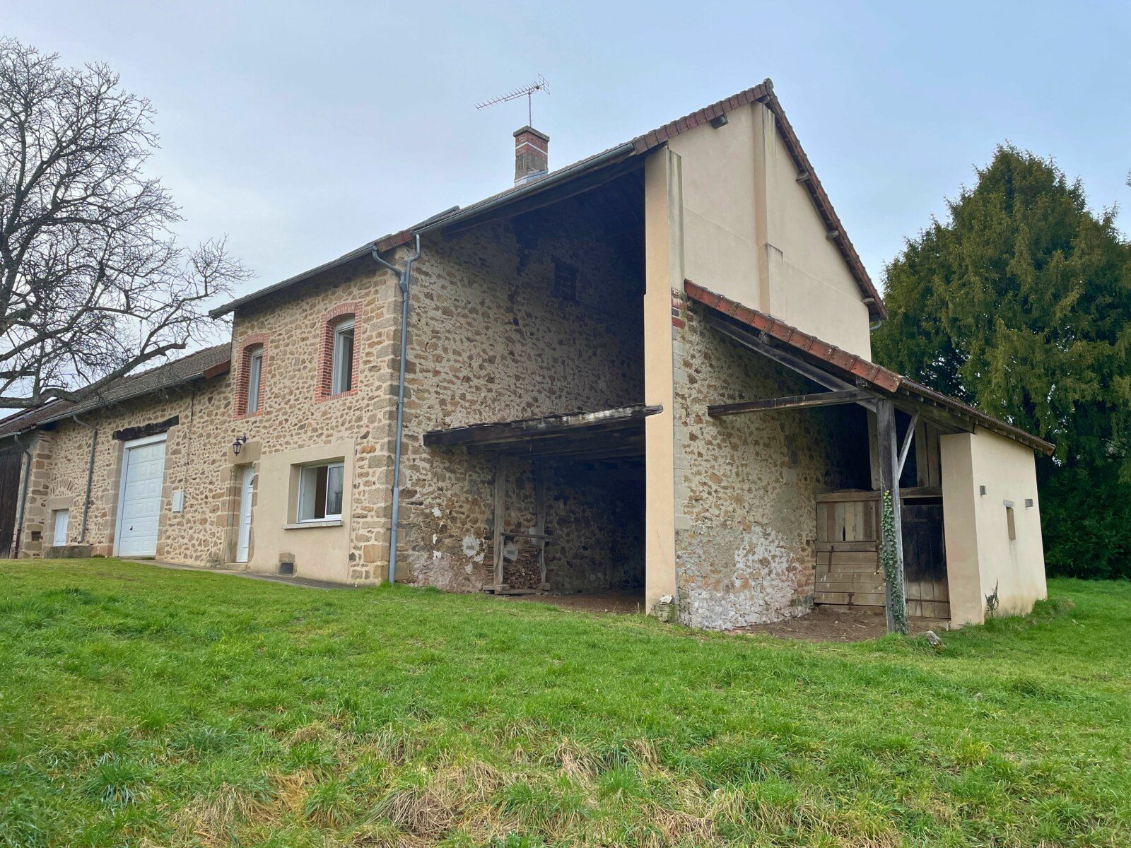 Maison à vendre 3 84m2 à La Jonchère-Saint-Maurice vignette-2