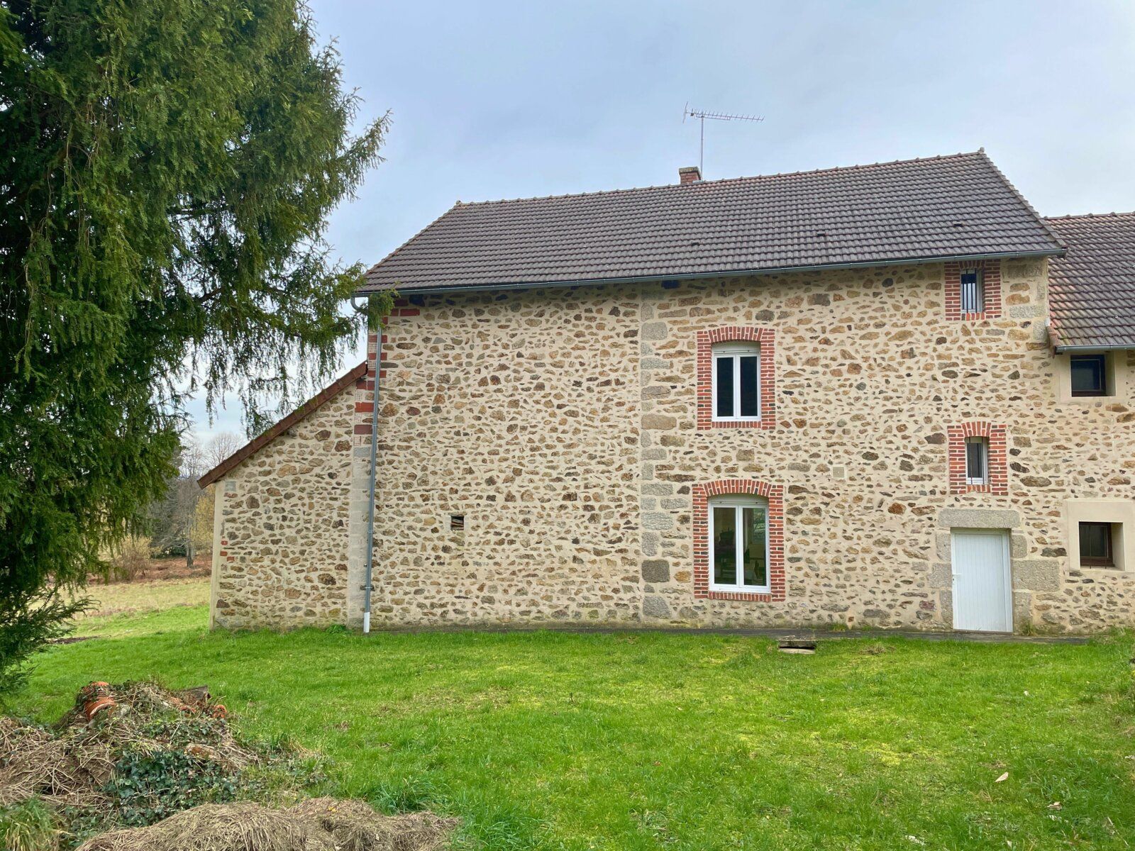 Maison à vendre 3 84m2 à La Jonchère-Saint-Maurice vignette-4