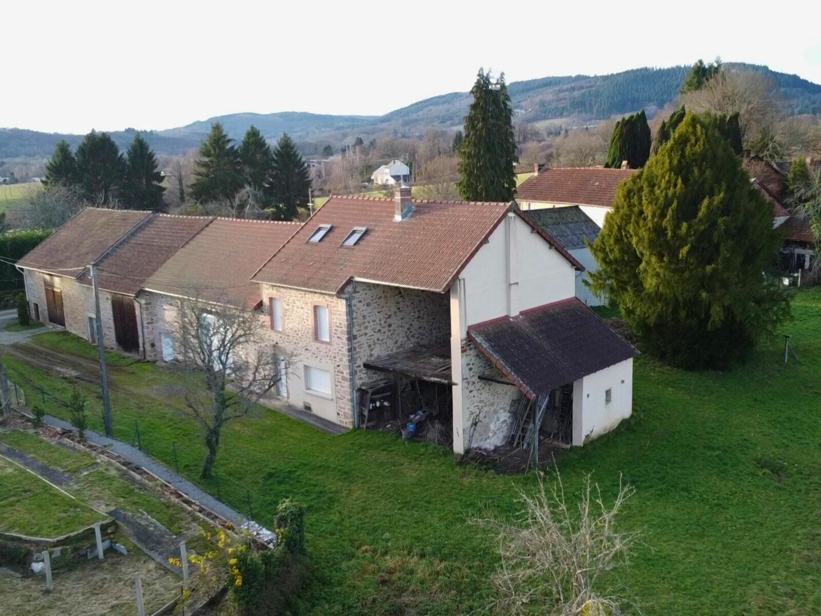 Maison à vendre 3 84m2 à La Jonchère-Saint-Maurice vignette-3