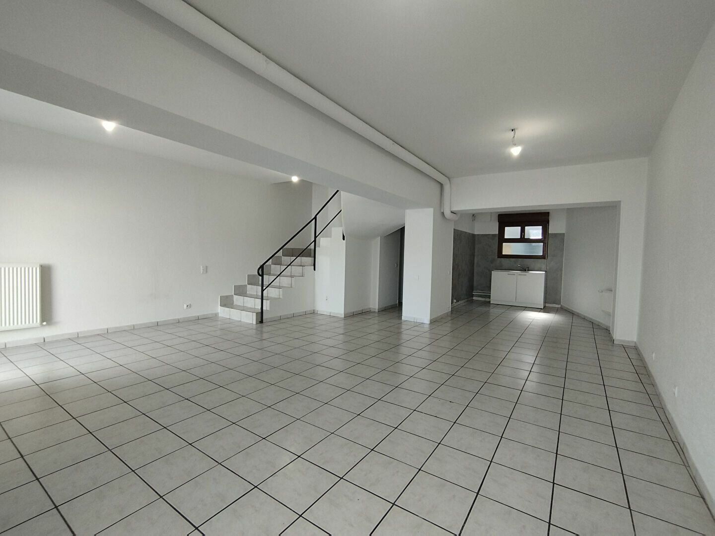 Appartement à vendre 3 m2 à Albigny-sur-Saône vignette-3