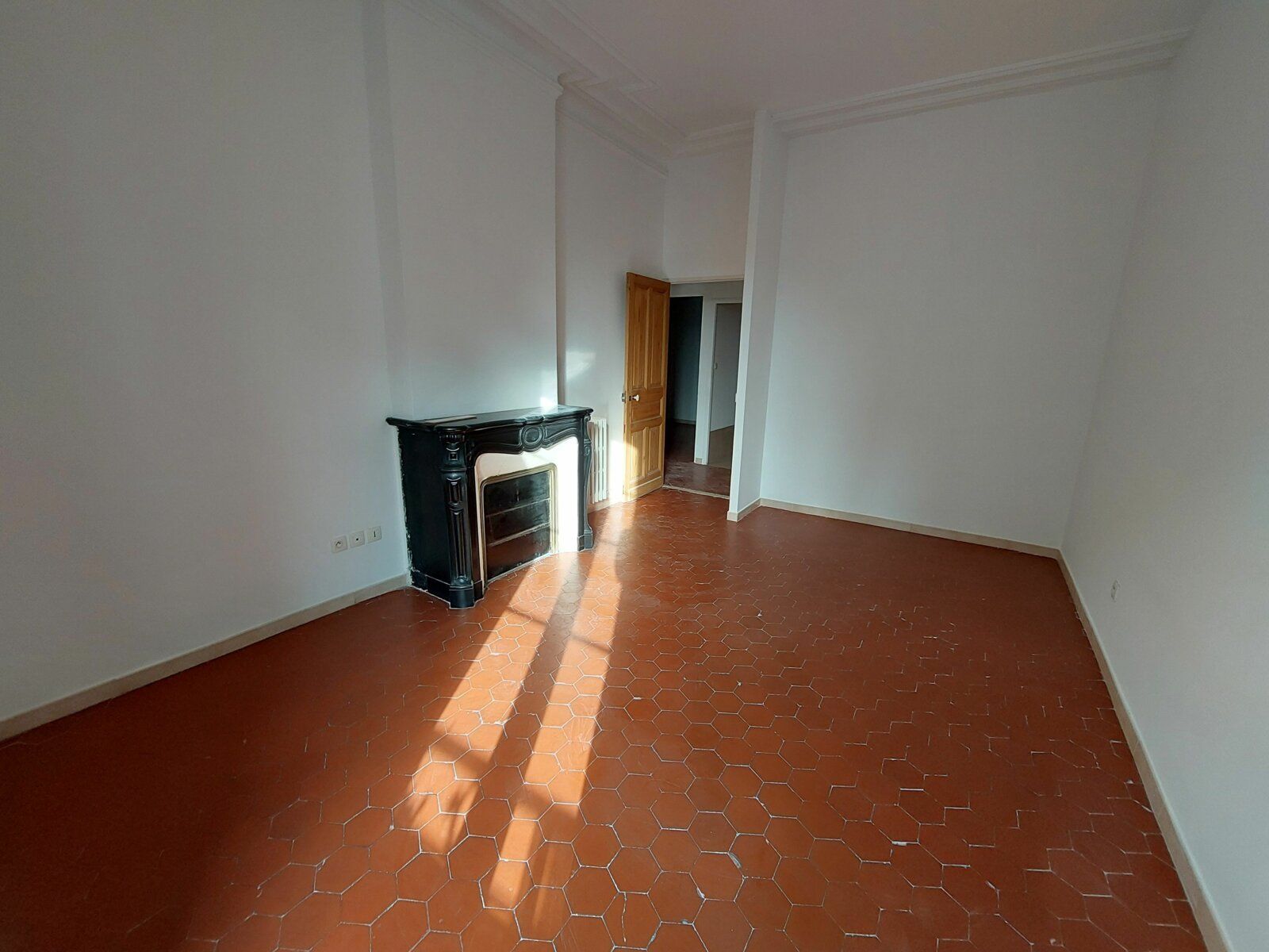 Appartement à louer 4 m2 à Nîmes vignette-6