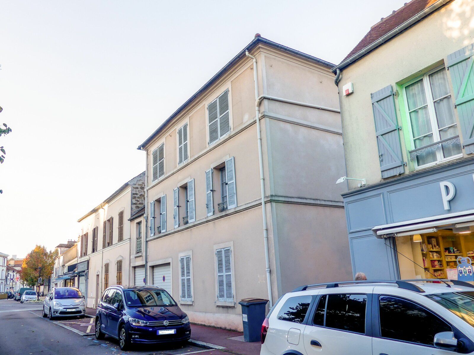 Bureau à louer  m2 à Verneuil-sur-Seine vignette-1