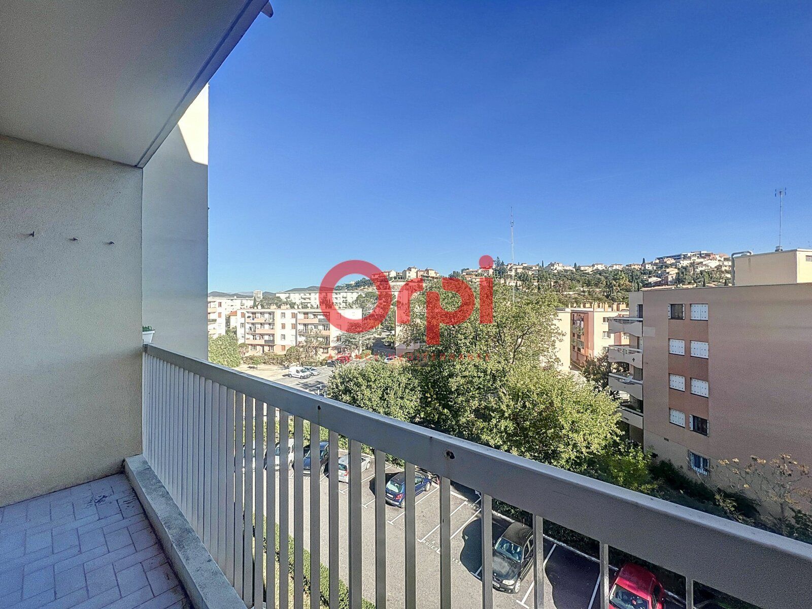 Appartement à louer 4 81m2 à Saint-Raphaël vignette-8