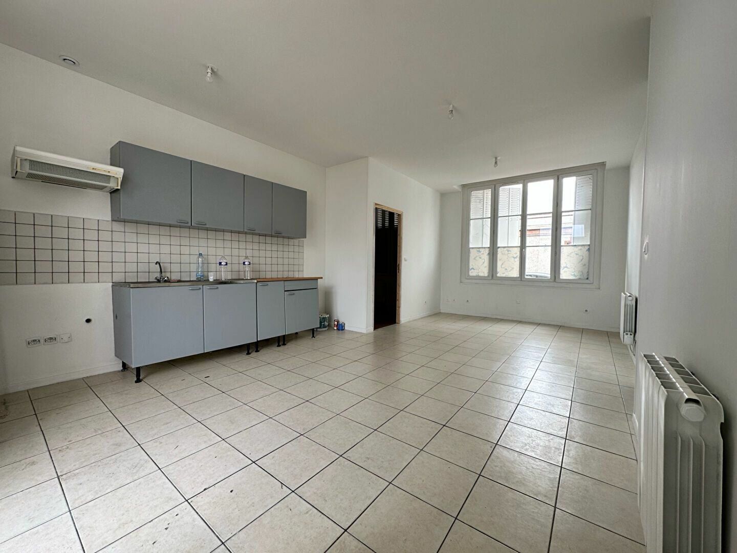 Appartement à louer 4 m2 à Sully-sur-Loire vignette-1