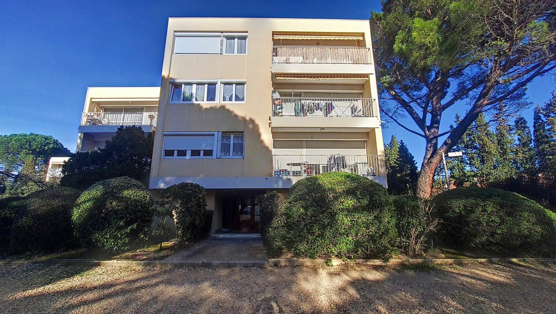 Appartement à vendre 4 m2 à Villeneuve-lès-Avignon vignette-1