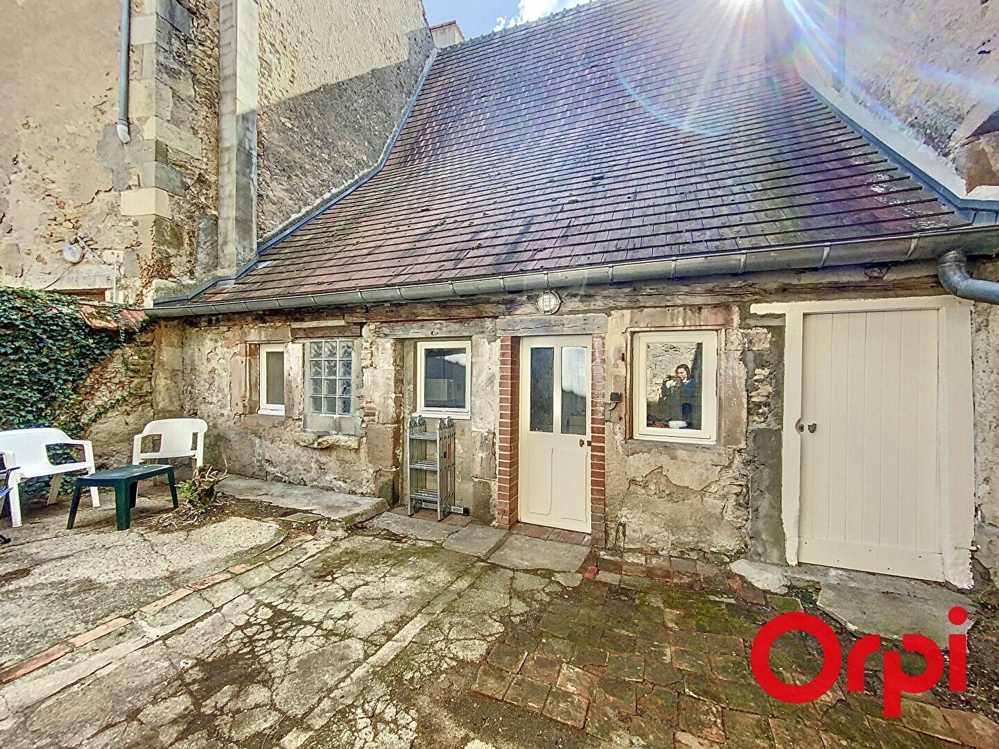 Maison à vendre 5 m2 à Ainay-le-Château vignette-10