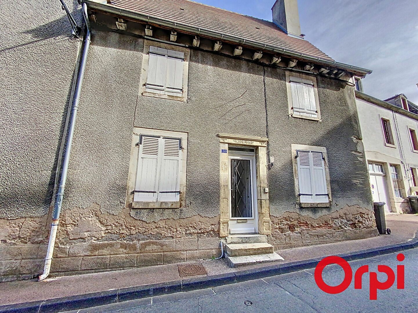 Maison à vendre 5 m2 à Ainay-le-Château vignette-1