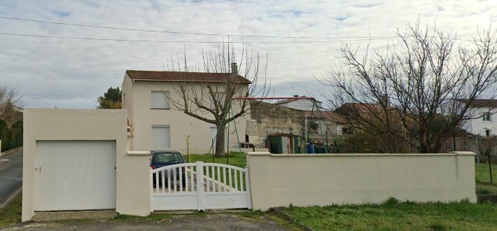 Maison à vendre 5 121.3m2 à Saint-Georges-des-Coteaux vignette-1